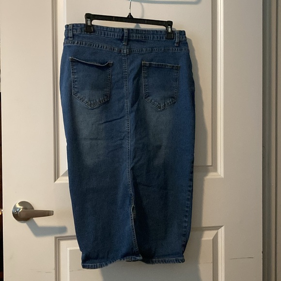 Denim fitted pencil skirt with stretch - Picture 2 of 2
